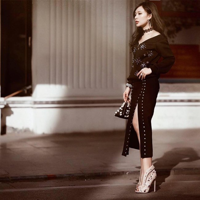 "Bạn gái Noo Phước Thịnh" đẹp nhất tuần nhờ váy vừa khoét sâu lại xẻ cao
